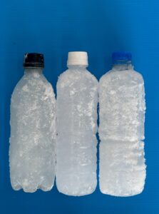 魚の鮮度が劇的に変わる？中身が「海水」のペットボトル氷が1本120円で販売中.釣太郎