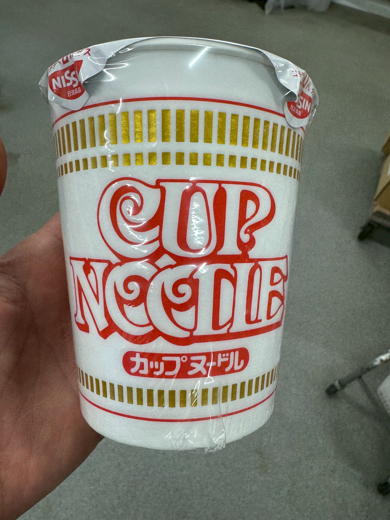 釣り場のカップラーメンがうまい理由は、✔ 寒さ ✔ 空腹✔ 疲労✔ 達成感 ✔ 非日常。すべてが重なるから。釣太郎