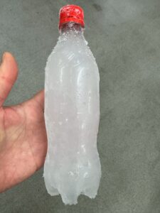 ペット氷、実は魚に超適してるんです！ 解けても水が出ないし、気もせず持ち運びラクチン。 釣太郎では1本120円