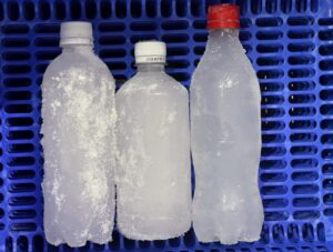 ペット氷は“魚に優しい最強の冷却アイテム”氷焼けしない。水が出ない。冷却力が長持ち。海水だからよく冷える。クーラーが汚れない.釣太郎