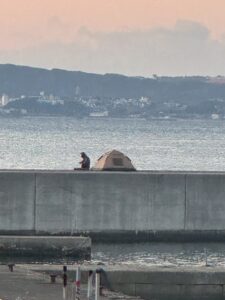 堤防テント釣りの季節がやってきました。 暖かくなり、魚も動き始め、都会からの遠征組にはたまらない時期です。釣太郎