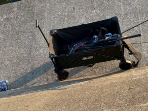 堤防釣りは「手軽」が魅力ですが、実際には荷物との戦いでもあります。 その負担を減らせる道具として、アウトドアワゴンはかなり理にかなっています。釣太郎