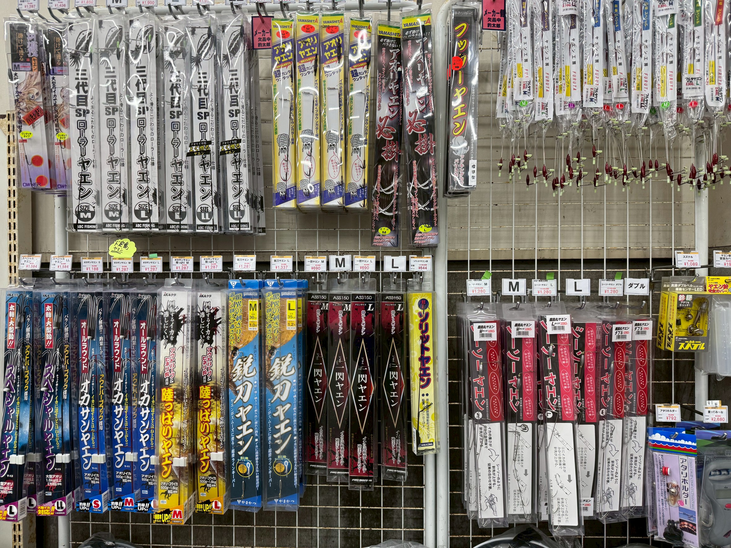 釣太郎は現地型でヤエン釣りの本場なので、品ぞろえはピカ一です。