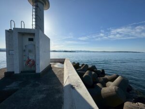 堤防先端は釣れる。しかし、テトラは危険。釣太郎