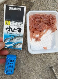サビキ釣り、あたりがなくなった時はサシエサが圧倒的に強い。疑似針には限界があります。釣太郎