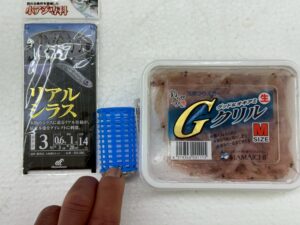 サビキ釣りは、オキアミを持っていけば活性が低い時に遊べます。アタリが無ければ海底や防波堤際を探れば、退屈しなくて済みます。釣太郎
