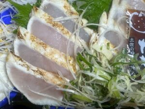 シロサバフグは・水分75〜80％・タンパク質20％前後・脂質ほぼなし 。完全にヘルシー魚。味は淡白やが食べ方で一気に化ける。釣太郎