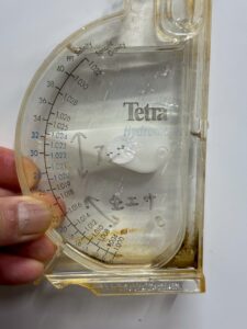 海水比重計（ハイドロメーター）これは海水の“塩分の濃さ”を測るためのものです。釣太郎